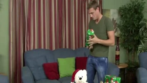 smutty homo Ryan Raz Masturbating